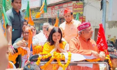 मेनका गांधी ने सुल्तानपुर सीट से किया नामांकन