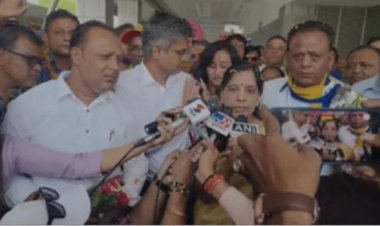 अहमदाबाद पहुंची सुनीता केजरीवाल ने साधा बीजेपी पर निशाना