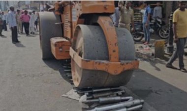 हापुड़ में पुलिस ने बुलेट के मॉडिफाइड साइलेंसरों पर चलवाया बुलडोजर