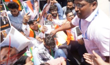 कांग्रेस नेता विजय वडेट्टीवार ने उज्ज्वल निकम पर दिया विवादित बयान, भाजपा युवा मोर्चा ने किया विरोध-प्रदर्शन