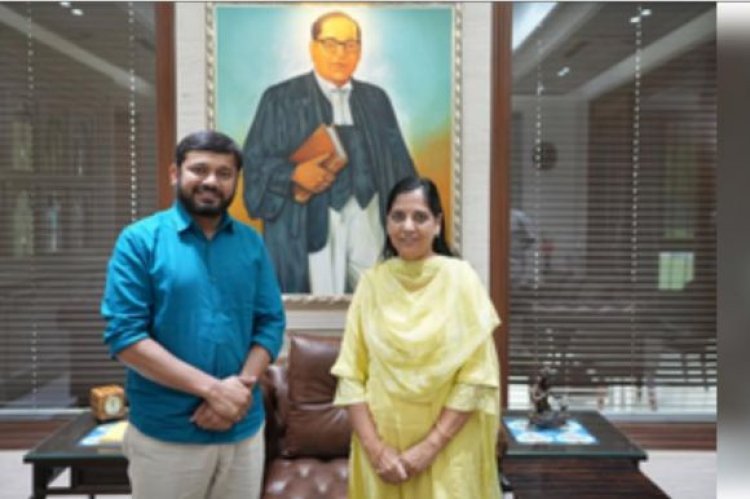 कन्हैया कुमार ने की सुनीता केजरीवाल से मुलाकात, बोले, 'तानाशाही के खिलाफ हम सब एक साथ'