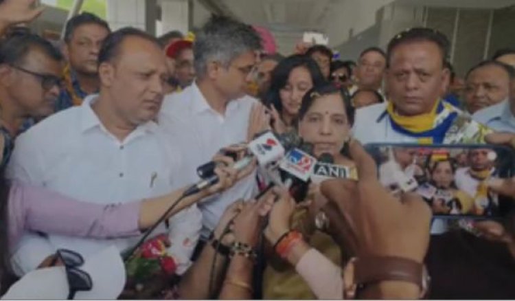 अहमदाबाद पहुंची सुनीता केजरीवाल ने साधा बीजेपी पर निशाना