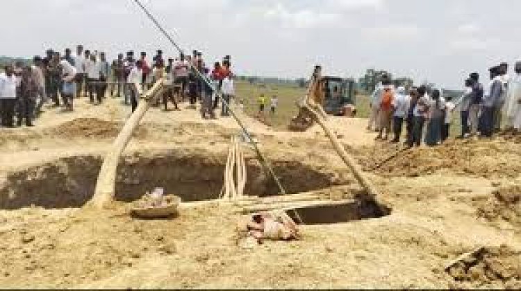 झारखंड में कुआं खोदने के दौरान चार श्रमिक दबे