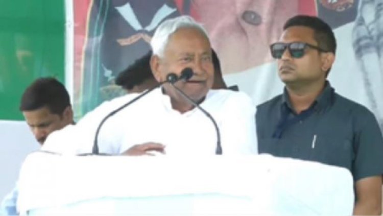 नालंदा में नीतीश कुमार ने गिनाई अपनी उपलब्धियां, 10 लाख नौकरी देने का किया वादा