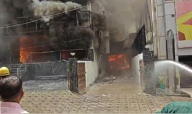 दिल्ली के एक अस्पताल में लगी भीषण आग