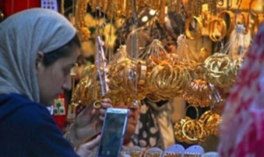 कश्मीर में ईद उल-अजहा की पूर्व संध्या पर खरीदारी कम, लेकिन जश्न जारी