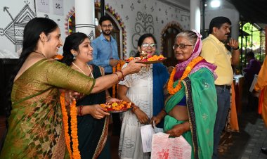 अतिथि देवो भव की परंपरा को निभाते हुए जनदर्शन के लिए जुट रहे आवेदकों का हो रहा स्वाग