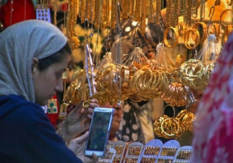 कश्मीर में ईद उल-अजहा की पूर्व संध्या पर खरीदारी कम, लेकिन जश्न जारी