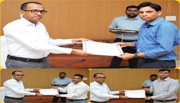 लोकसभा निर्वाचन में उत्कृष्ट कार्य करने वाले अधिकारी-कर्मचारियों का किया गया सम्मान