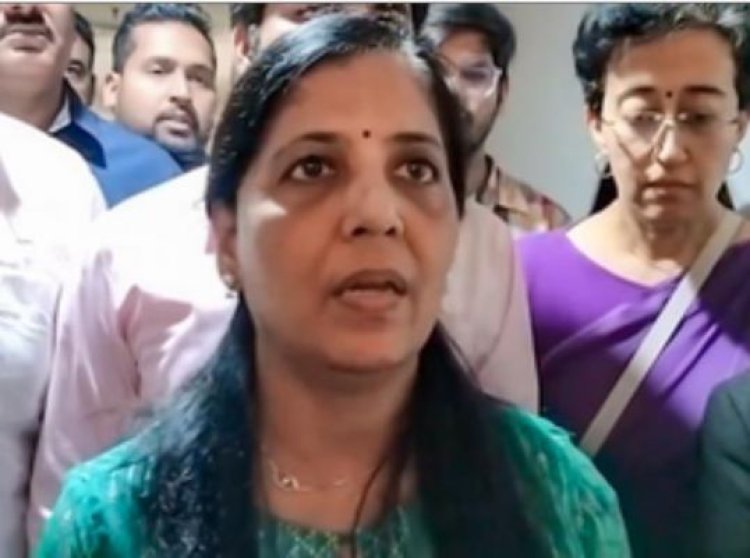 ‘पूरा तंत्र कोशिश कर रहा है, बंदा जेल से बाहर ना आए‘, पति अरविंद केजरीवाल की गिरफ्तारी पर बोलीं सुनीता