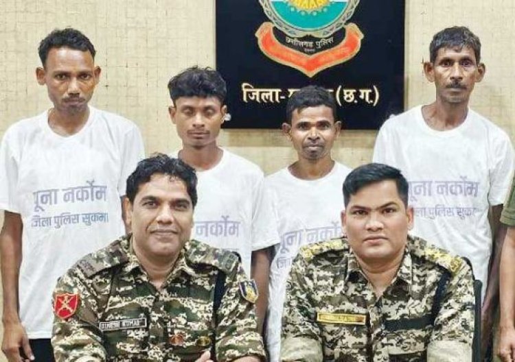 एक हार्डकोर सहित 4 नक्सलियों का समर्पण