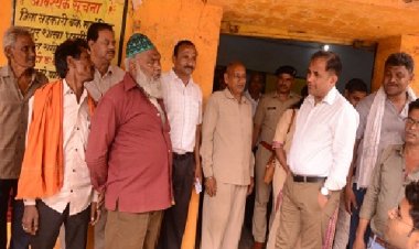 कलेक्टर ने किसानों से पूछा-खाद, बीज की कोई कमी तो नहीं