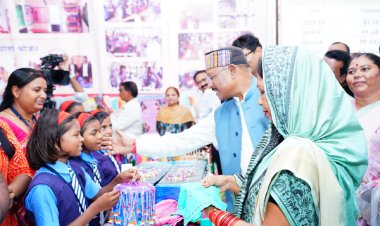 बच्चों की मोहक मुस्कान का जादू....