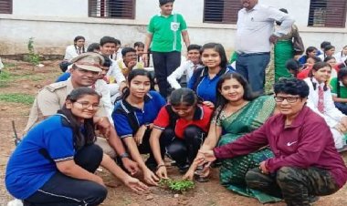 सलेम इंग्लिश स्कूल में पौधारोपण कर मनाया ग्रीन डे