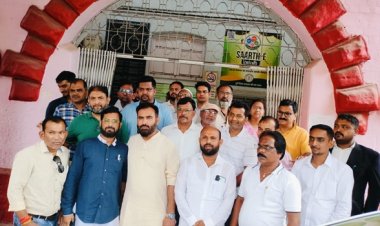 फलकनुमा मस्जिद के पास देशी दारू की दुकान के विरोध में ज्ञापन सौंपा गया