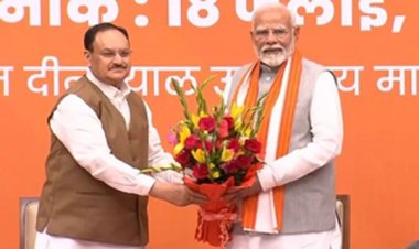 पीएम मोदी ने भाजपा मुख्यालय के कर्मचारियों के साथ किया 'स्नेह मिलन' संवाद