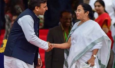 बंगाल में टीएमसी की रैली में पहुंचे अखिलेश यादव, अभिषेक बनर्जी ने भाजपा पर बदनाम करने का लगाया आरोप