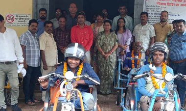 शिविर में दिव्यांगो को वितरित किये गए ट्राइसाइकिल