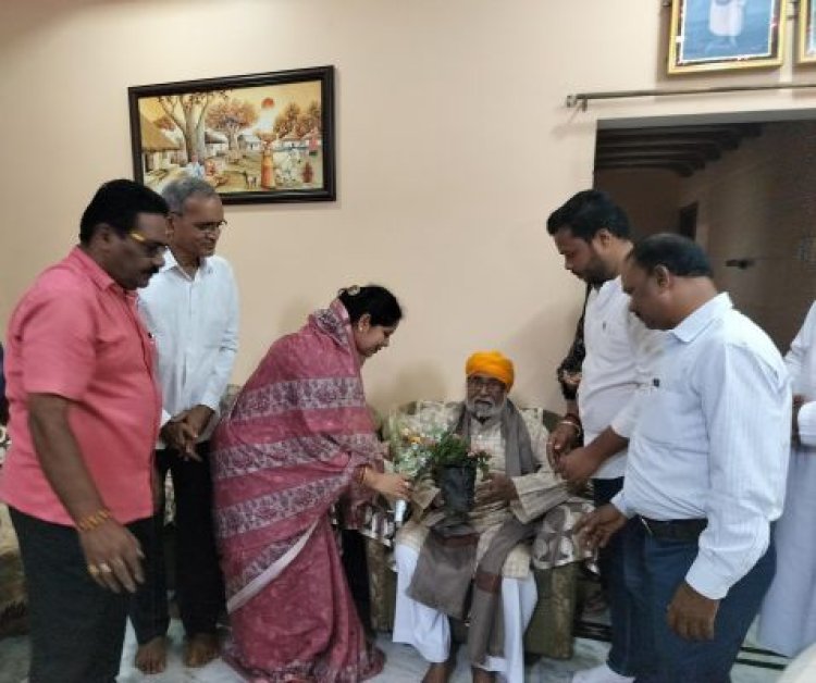 कवि सुरजीत नवदीप को पूर्व विधायक ने दी बधाई