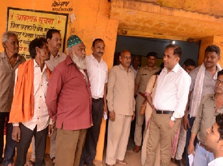 कलेक्टर ने किसानों से पूछा-खाद, बीज की कोई कमी तो नहीं