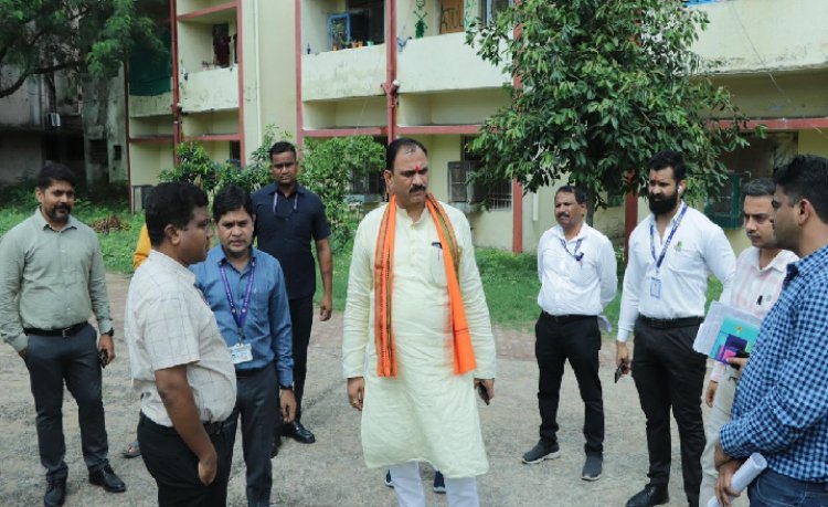 डॉ. भीमराव अंबेडकर स्मृति चिकित्सालय में बनने वाले 700 बिस्तर अस्पताल का स्वास्थ्य मंत्री श्याम बिहारी जायसवाल ने किया स्थल निरीक्षण