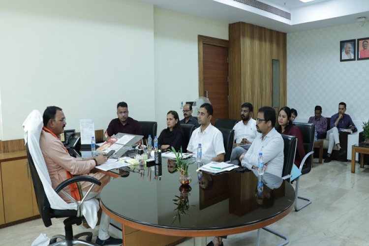 स्वास्थ्य मंत्री श्री श्याम बिहारी जायसवाल ने ली स्वास्थ्य विभाग की समीक्षा बैठक