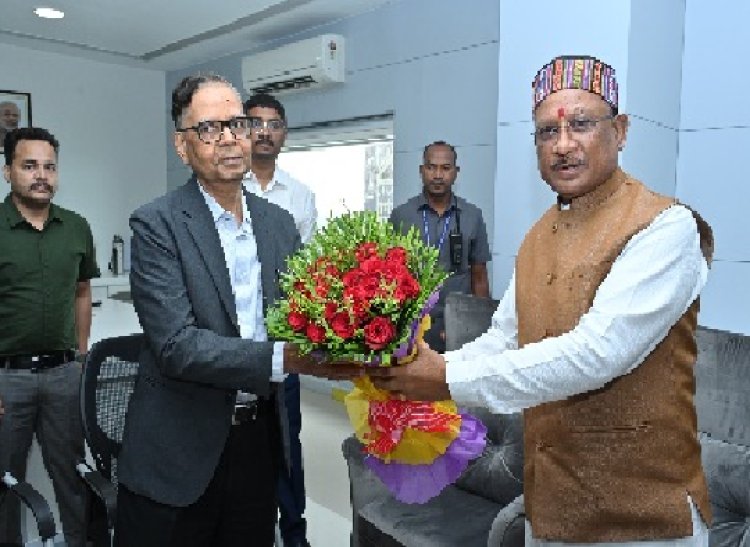 मुख्यमंत्री विष्णु देव साय से 16वें वित्त आयोग के अध्यक्ष अरविंद पनगढ़िया ने सौजन्य मुलाकात की