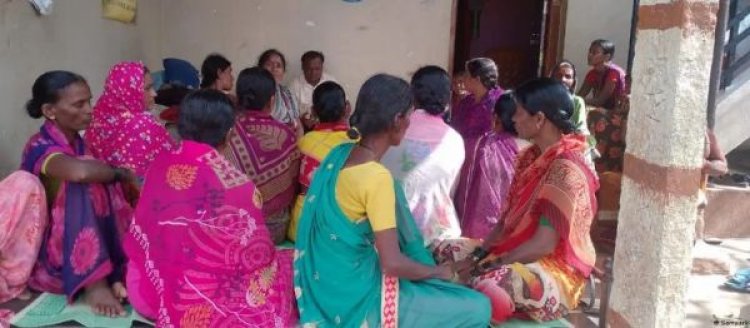 भारत: फंडिंग रुकने से कैसे टूट रही है एनजीओ की कमर