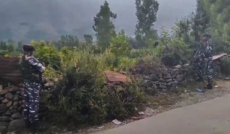 जम्मू-कश्मीर : कुपवाड़ा में मुठभेड़ में एक आतंकी ढेर, दो जवान घायल