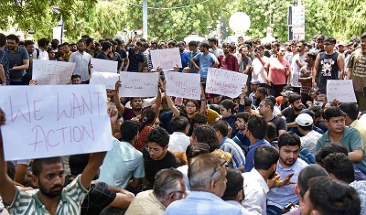 कोचिंग सेंटर में हुई छात्रों की मौत का जिम्मेदार कौन?