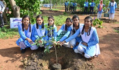 एक पेड़ मां के नाम’ यानि हरे-भरे स्वच्छ भविष्य का निर्माण