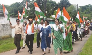 तिरंगा के सम्मान में निकली रैली, रिसाली निगम आयुक्त ने दिखाई झंडी