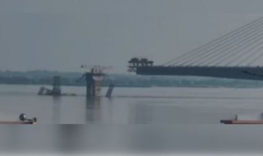 बिहार में अगुवानी पुल का स्ट्रक्चर फिर हुआ ध्वस्त, पुल का बचा हिस्सा गंगा में समाया