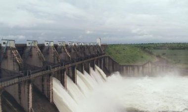 आगर मालवा में तेज बारिश से नदी-नाले उफान पर:कुंडालिया बांध के 4 और गेट खोले; अब 6 गेट से छोड़ा जा रहा पानी