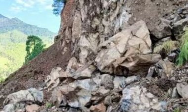 उत्तरकाशी में वरूणावत पर्वत से 21 साल बाद फिर हुआ भूस्खलन, सड़कों पर खड़े वाहन मलबे में दबे