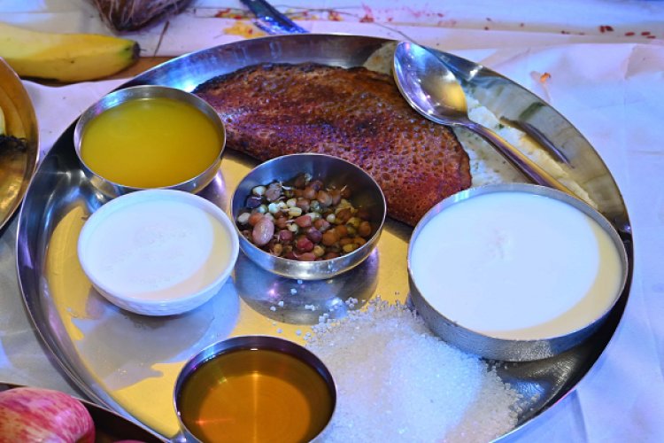 हरेली के मौके पर गांव का पूरा परिवेश नजर आ रहा है।