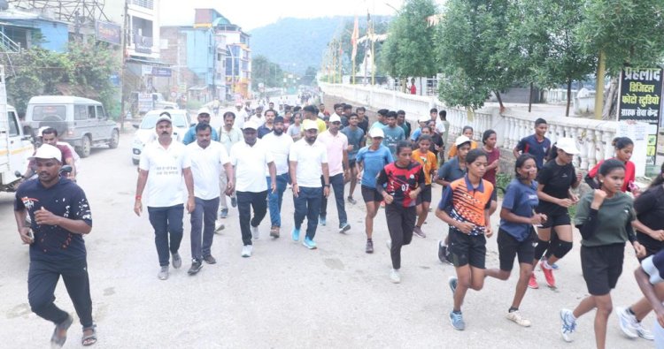 स्वतंत्रता का अलख जगाने जनप्रतिनिधियों व नागरिकों ने लगाई दौड़