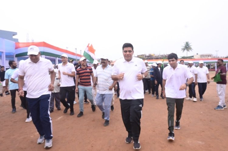 तिरंगे के सम्मान में कलेक्टर-एसपी सहित जनप्रतिनिधियों, स्कूली बच्चों ने लगाई दौड़