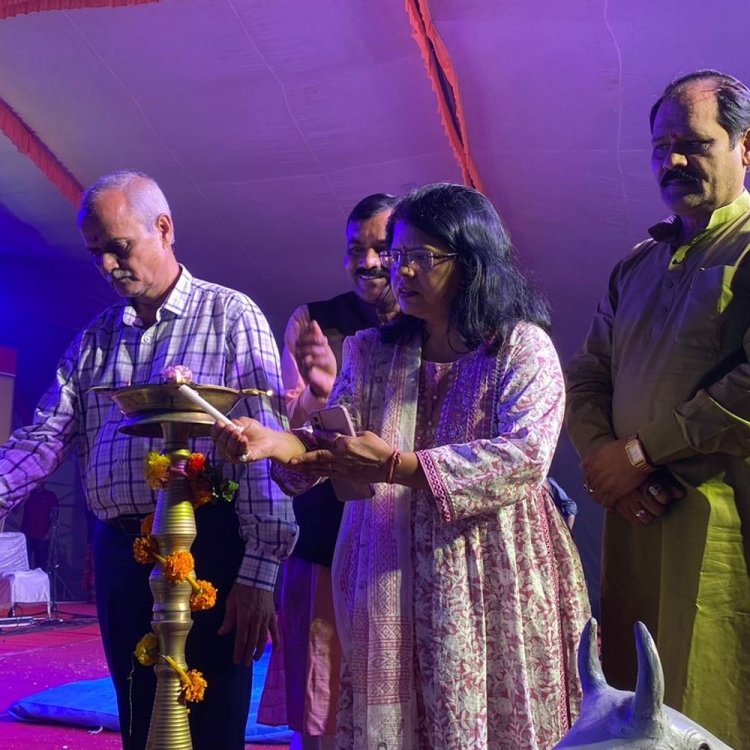 श्रीकृष्ण पर्व का दूसरा दिन:पूर्णिमा चतुर्वेदी ने लोकगायन और अखिलेश तिवारी ने प्रस्तुत किए भक्ति संगीत, अपर कलेक्टर ने दीप प्रज्वलित कर किया शुभारंभ