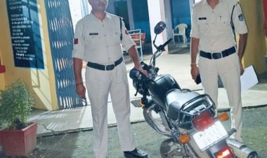 बंडोल पुलिस ने दी दबिश, 54 लीटर शराब जब्त:बाइक में हो रही थी अवैध शराब की तस्करी, दो लोग गिरफ्तार