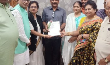 कन्याकुमारी से अरुल नाडार अल्प प्रवास पर भोपाल पहुंचे:अखिल भारतवर्षीय हैहय कलचुरी महासभा के राष्ट्रीय अध्यक्ष व सचिव ने किया स्वागत