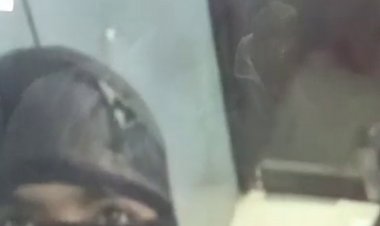 उज्जैन में लड़कियों की ड्रेस पहनकर ATM में घुसे बदमाश:ऑटो से पहुंचे थे ATM काटने, कैमरे पर स्प्रे किया; सायरन बजते ही हुए फरार