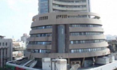 सेंसेक्स 318 अंक गिरा, ऑटो और आईटी सेक्टर पर रहा दबाव