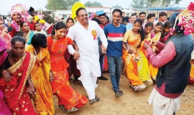 तीरकेला में कर्मा स्पर्धा, मांदर की थाप पर थिरके विधायक