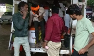 निर्माणाधीन जनमन आवास की छत भरभरा कर गिरी:मलबे में दबा मजदूर, गंभीर हालत में जिला अस्पताल में भर्ती