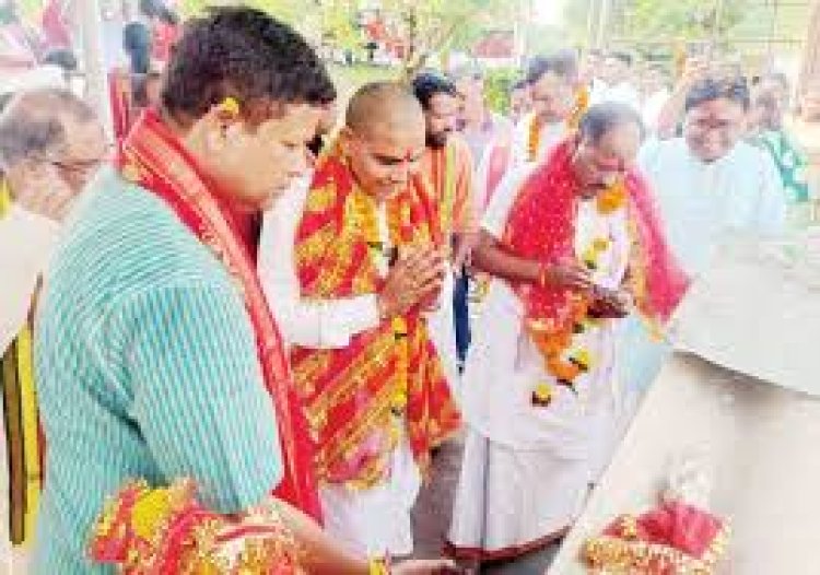 राजस्व मंत्री ने मां दंतेश्वरी मंदिर में टेका माथा