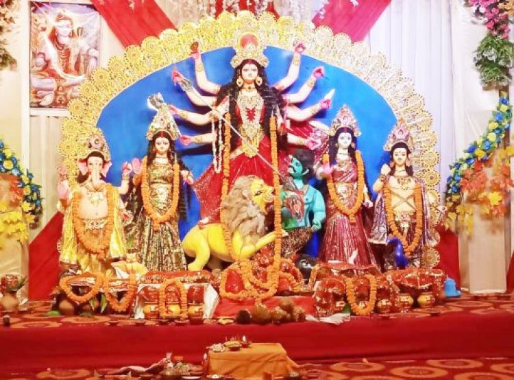 पंडालों में विराजीं जगत जननी, दर्शन को उमड़े भक्त