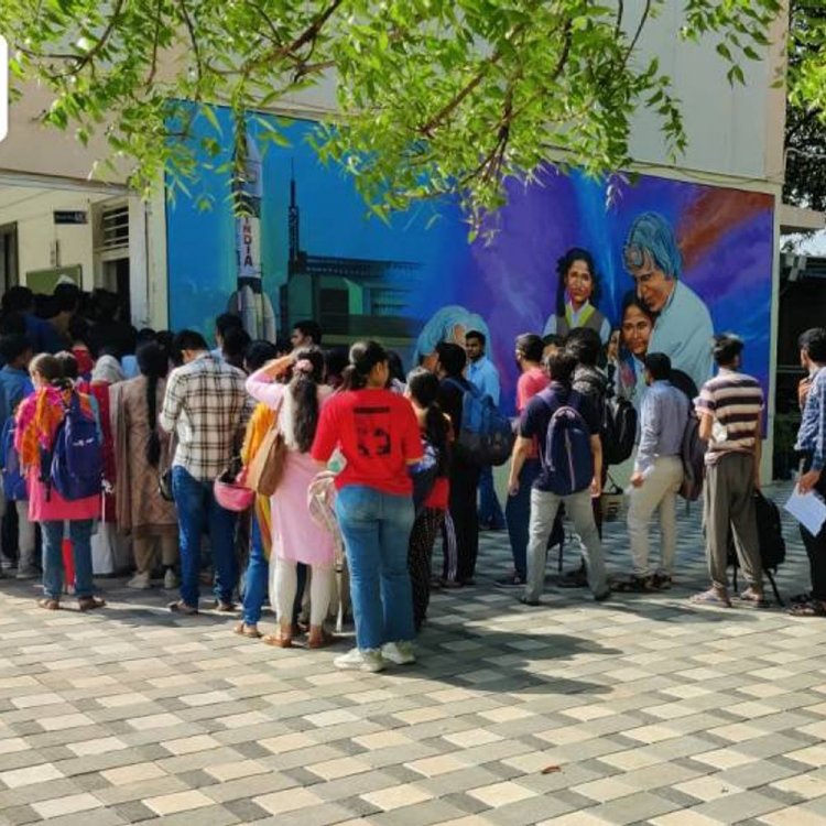 MPPSC मेंस परीक्षा, भोपाल से 327 छात्र हुए शामिल:सख्ती के माहौल के बीच शहर के एक सेंटर पर शुरू हुई परीक्षा