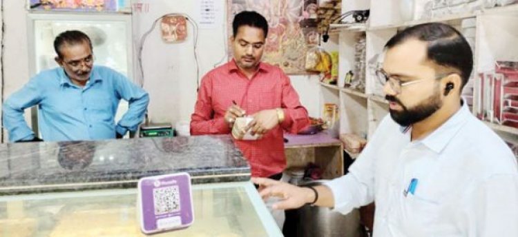 मिठाई दुकानों की जांच, सैम्पल लिए