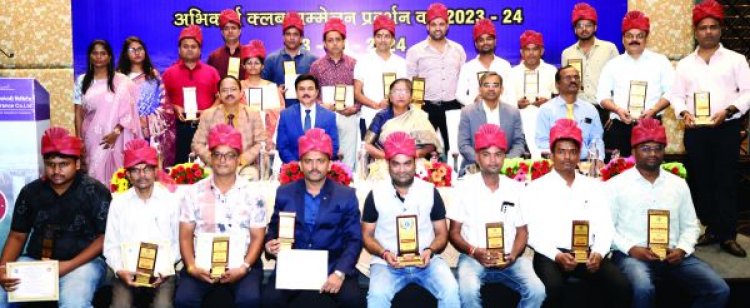 दि न्यू इंडिया एश्योरंस क्षेत्रीय कार्यालय रायपुर अभिकर्ता सम्मेलन रहा सफल